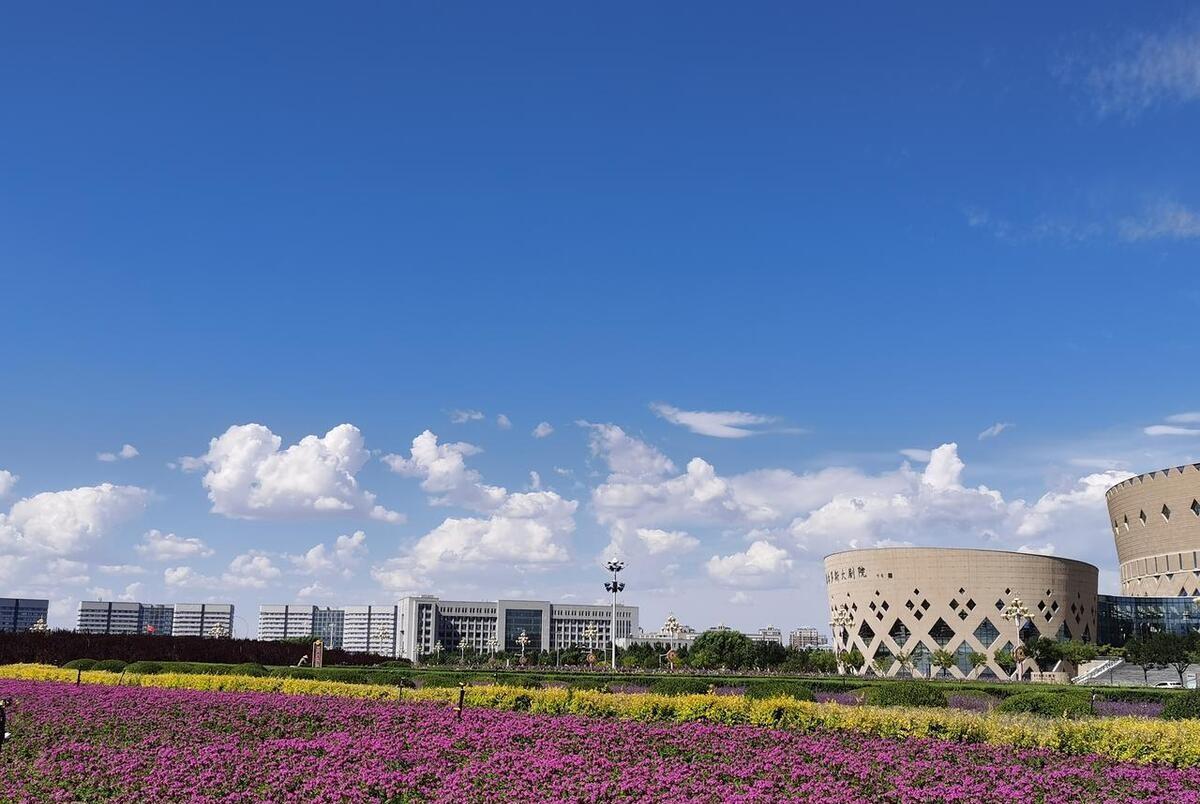 鄂尔多斯,草原明珠的交响——历史与现代的辉映